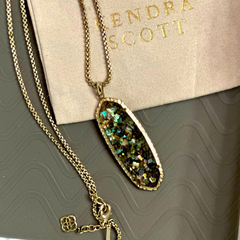 Laymen Kendra Scott necklace